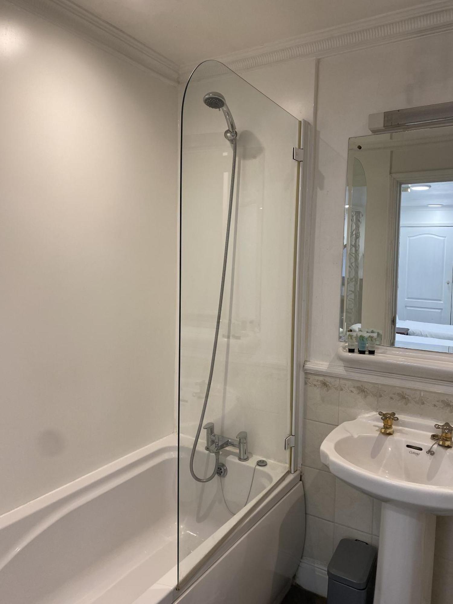 The George Hotel Pangbourne Esterno foto