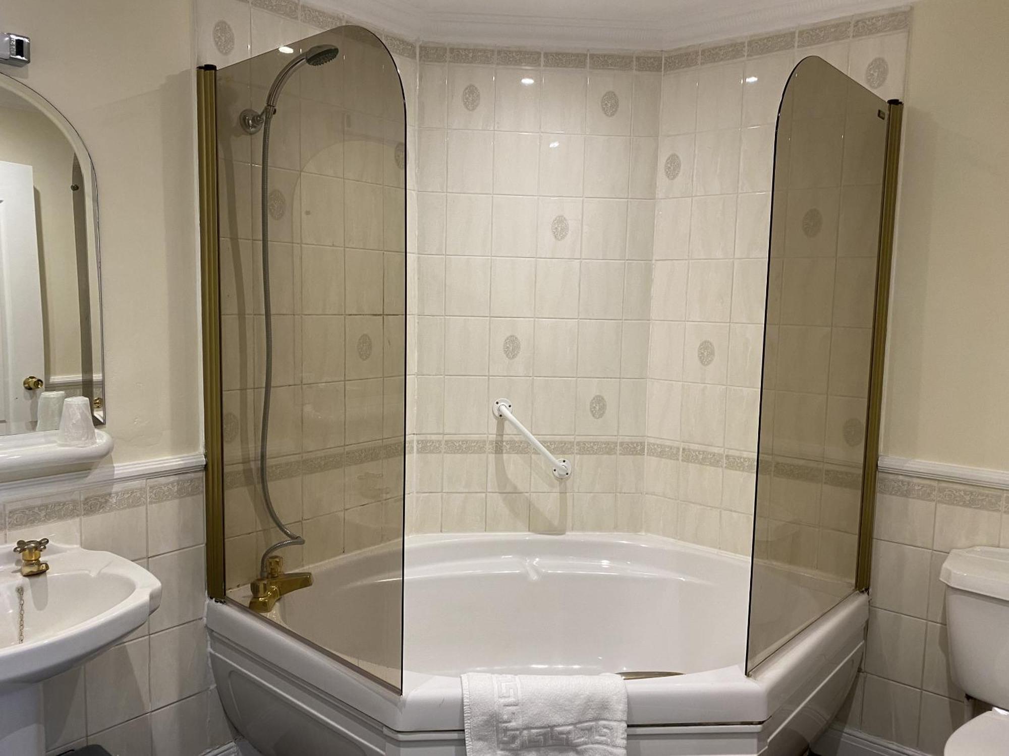 The George Hotel Pangbourne Esterno foto