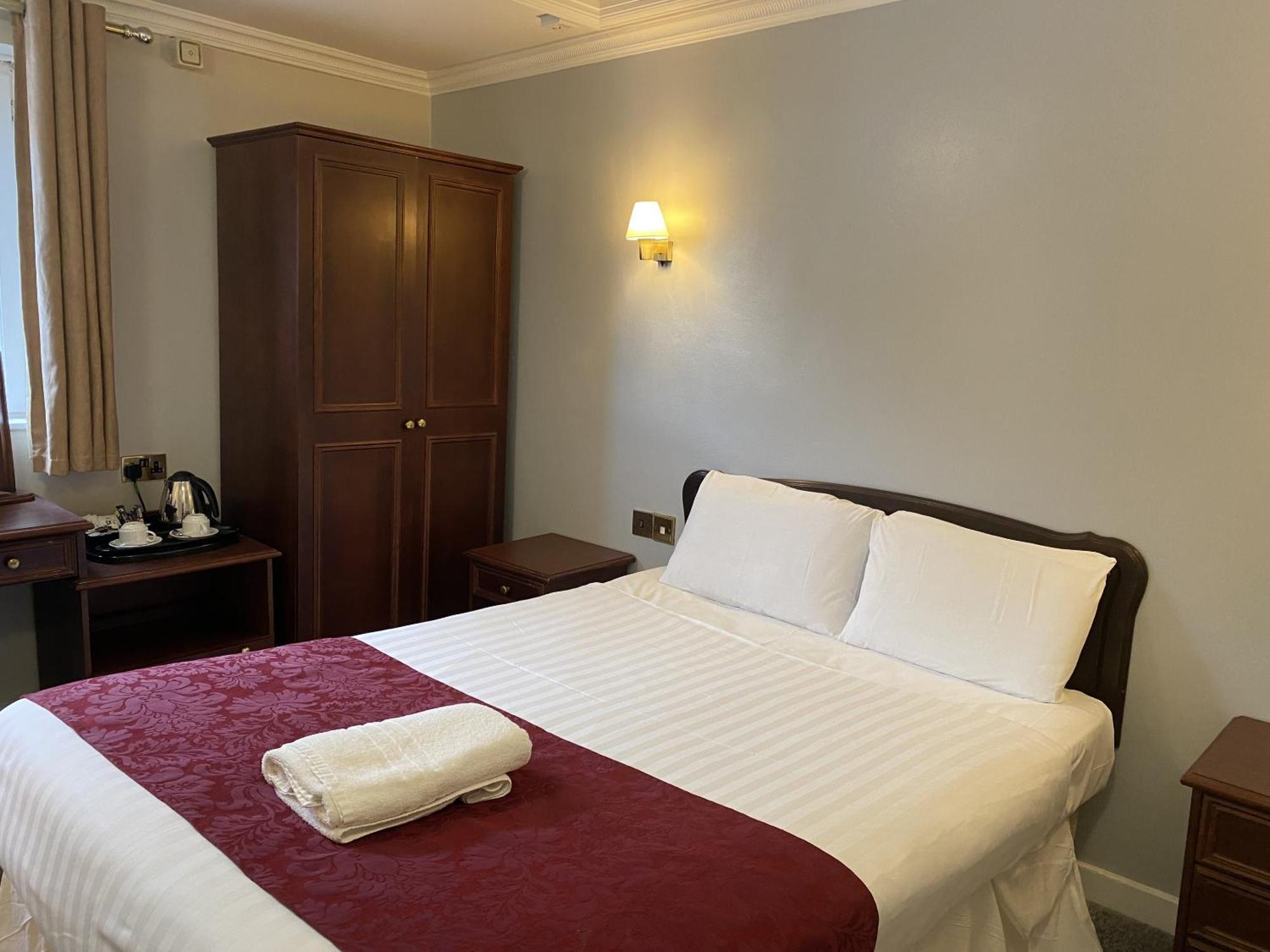 The George Hotel Pangbourne Esterno foto