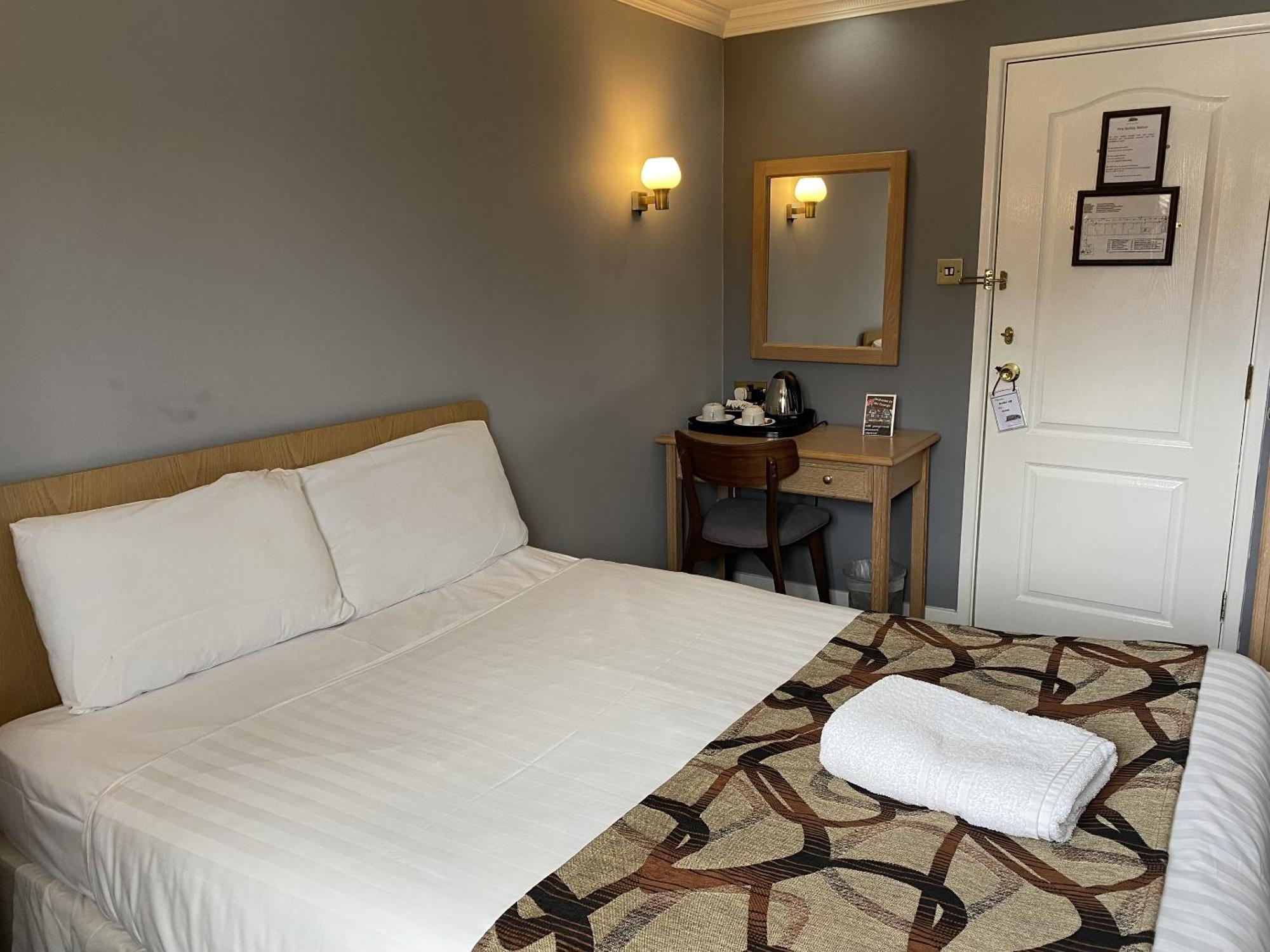 The George Hotel Pangbourne Esterno foto