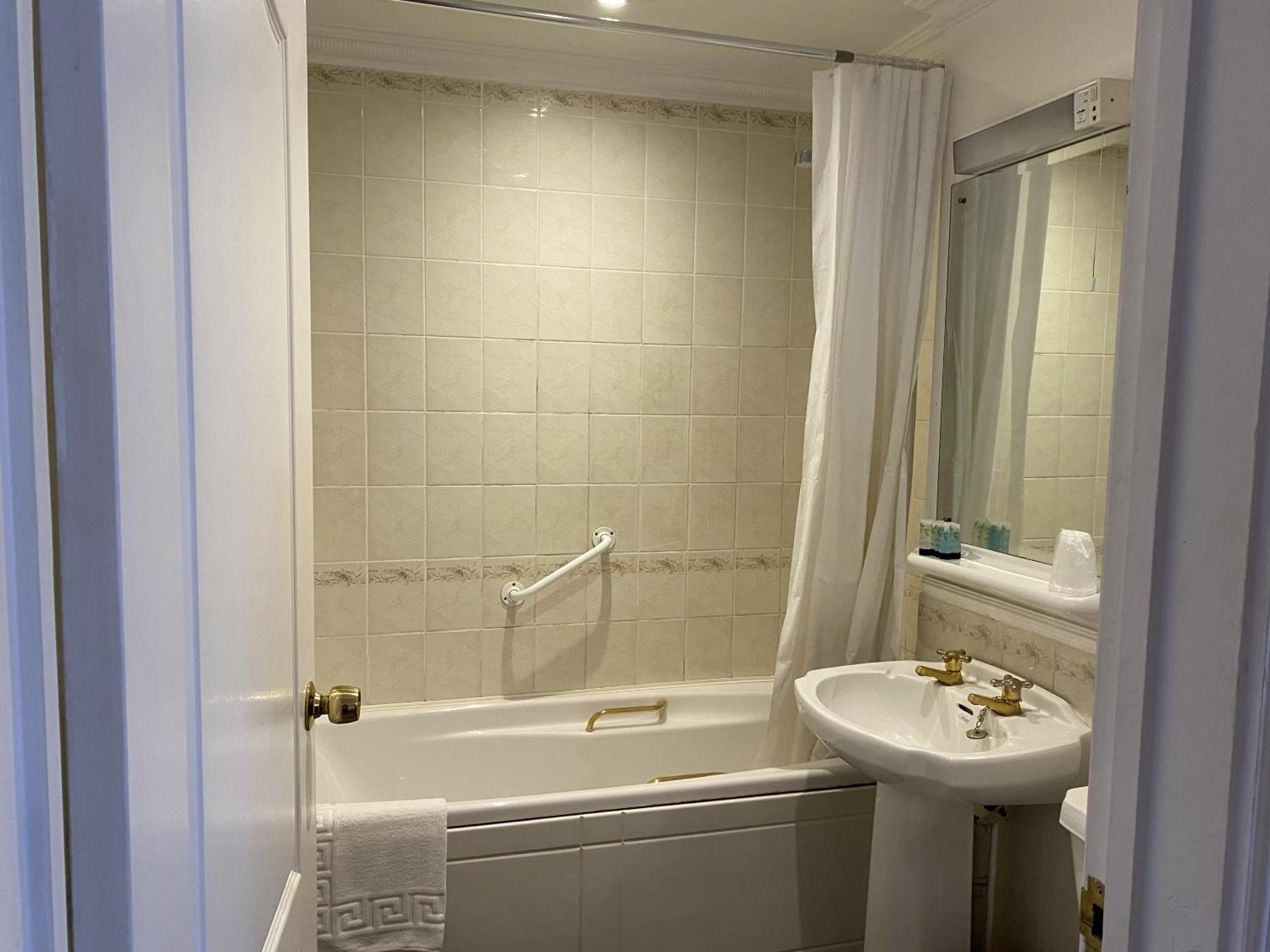 The George Hotel Pangbourne Esterno foto