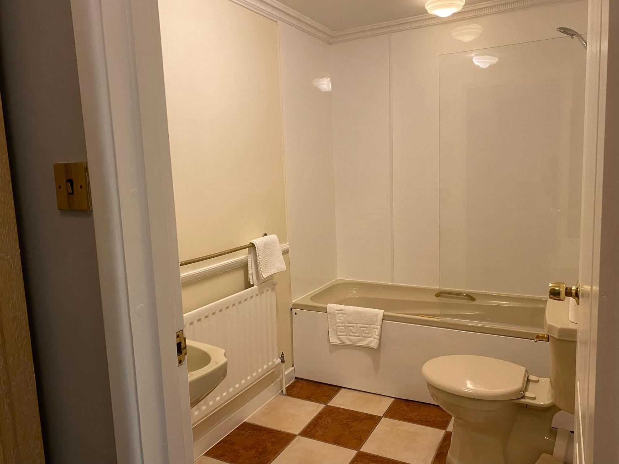 The George Hotel Pangbourne Esterno foto