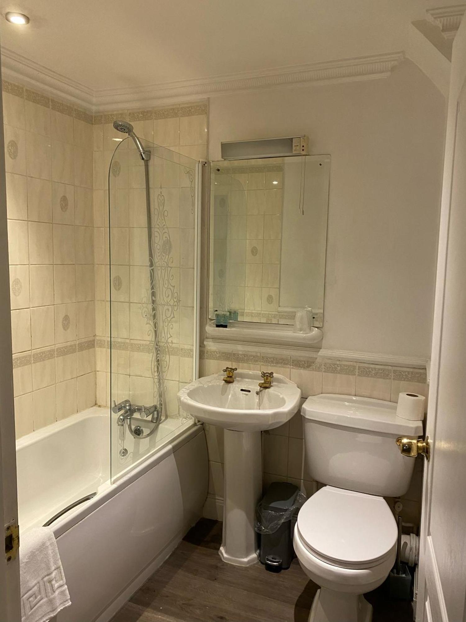 The George Hotel Pangbourne Esterno foto