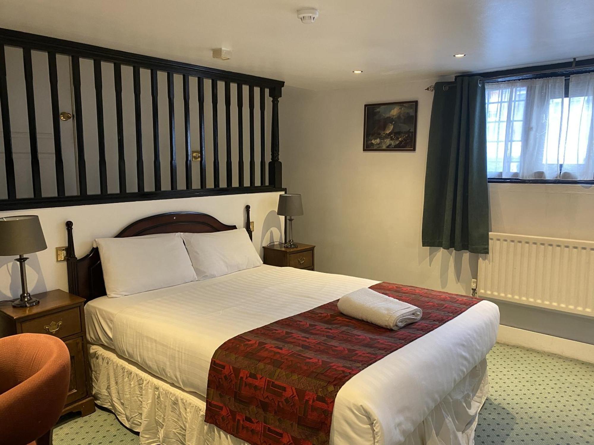 The George Hotel Pangbourne Esterno foto