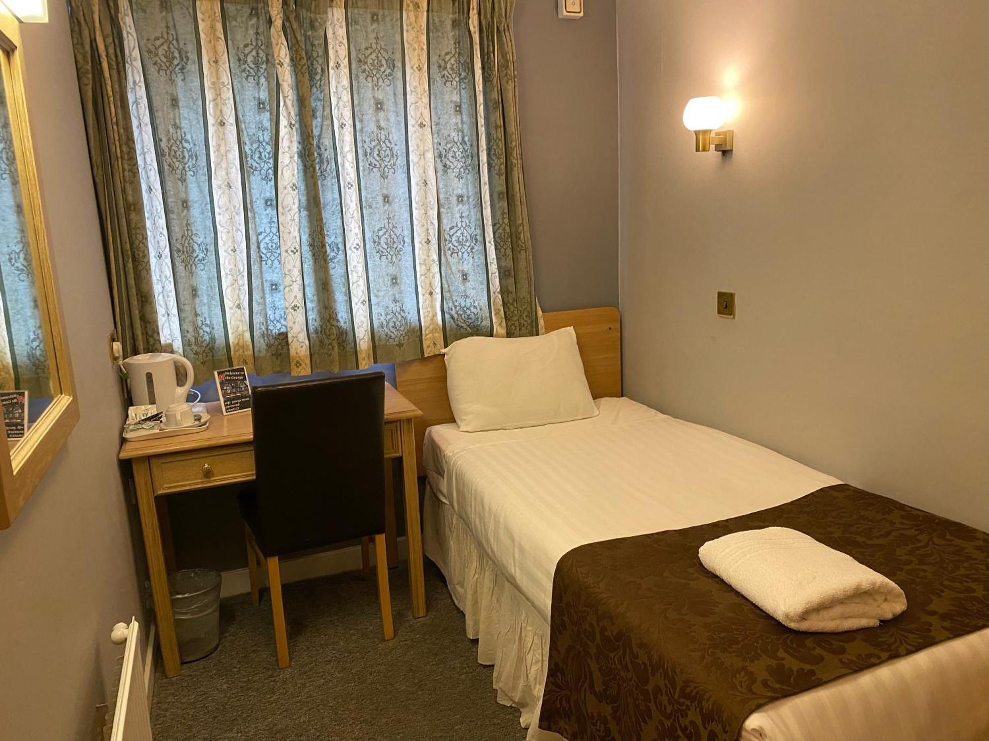 The George Hotel Pangbourne Esterno foto