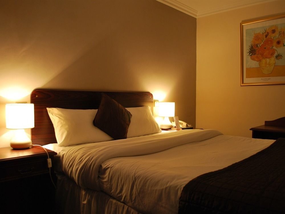The George Hotel Pangbourne Esterno foto