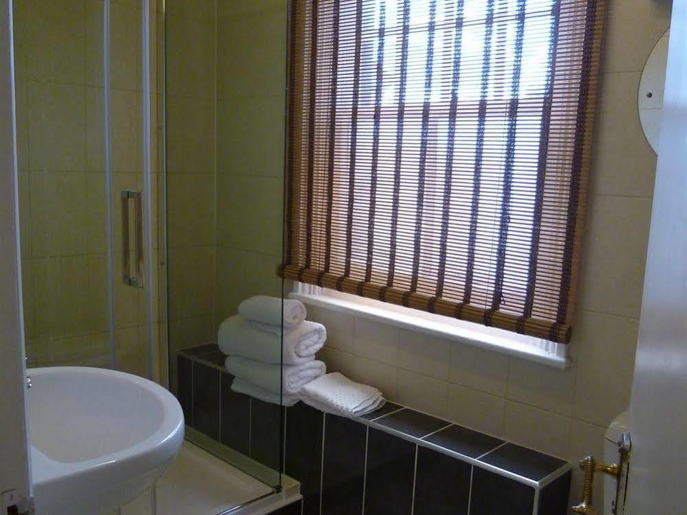The George Hotel Pangbourne Esterno foto