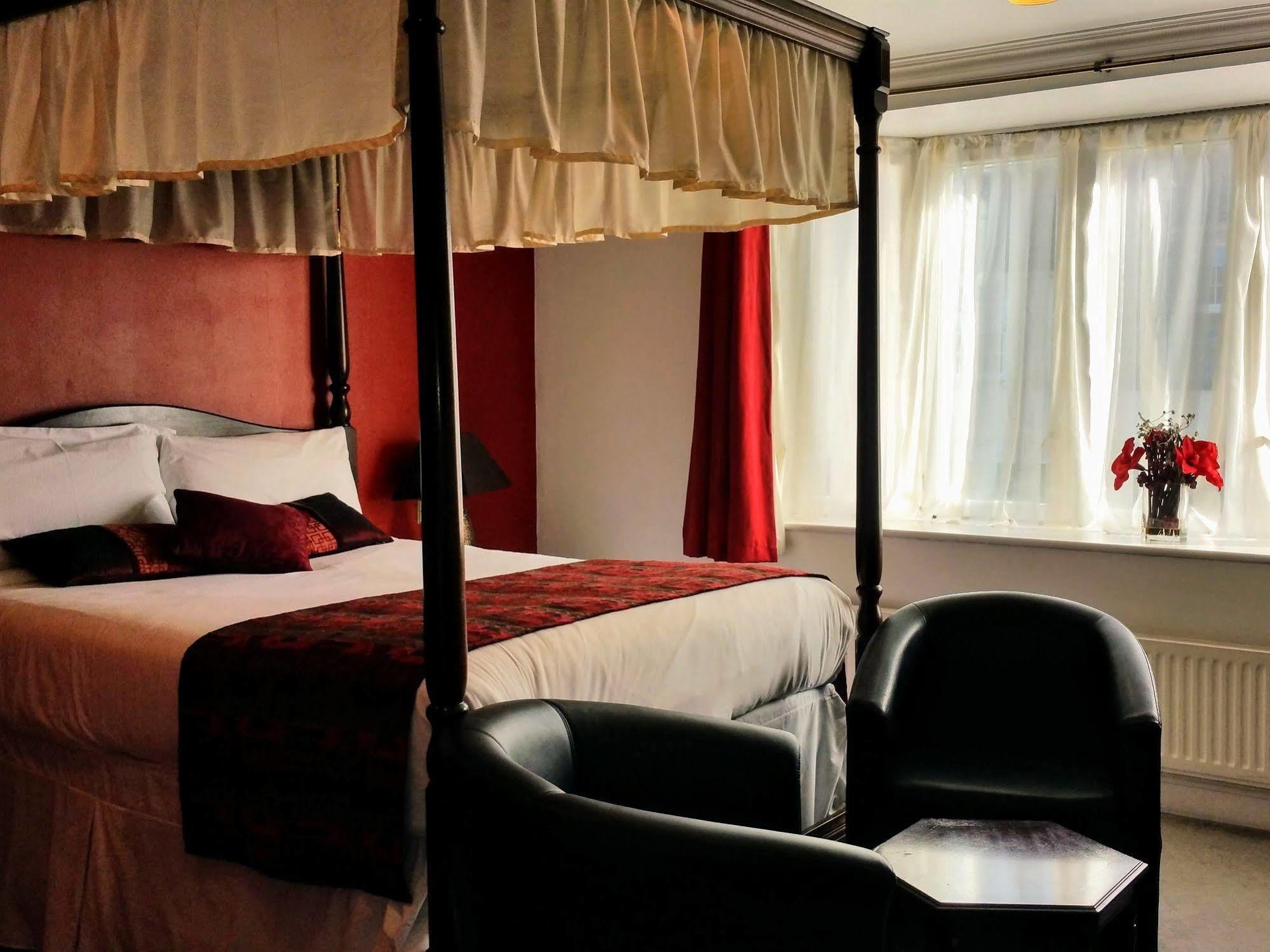 The George Hotel Pangbourne Esterno foto