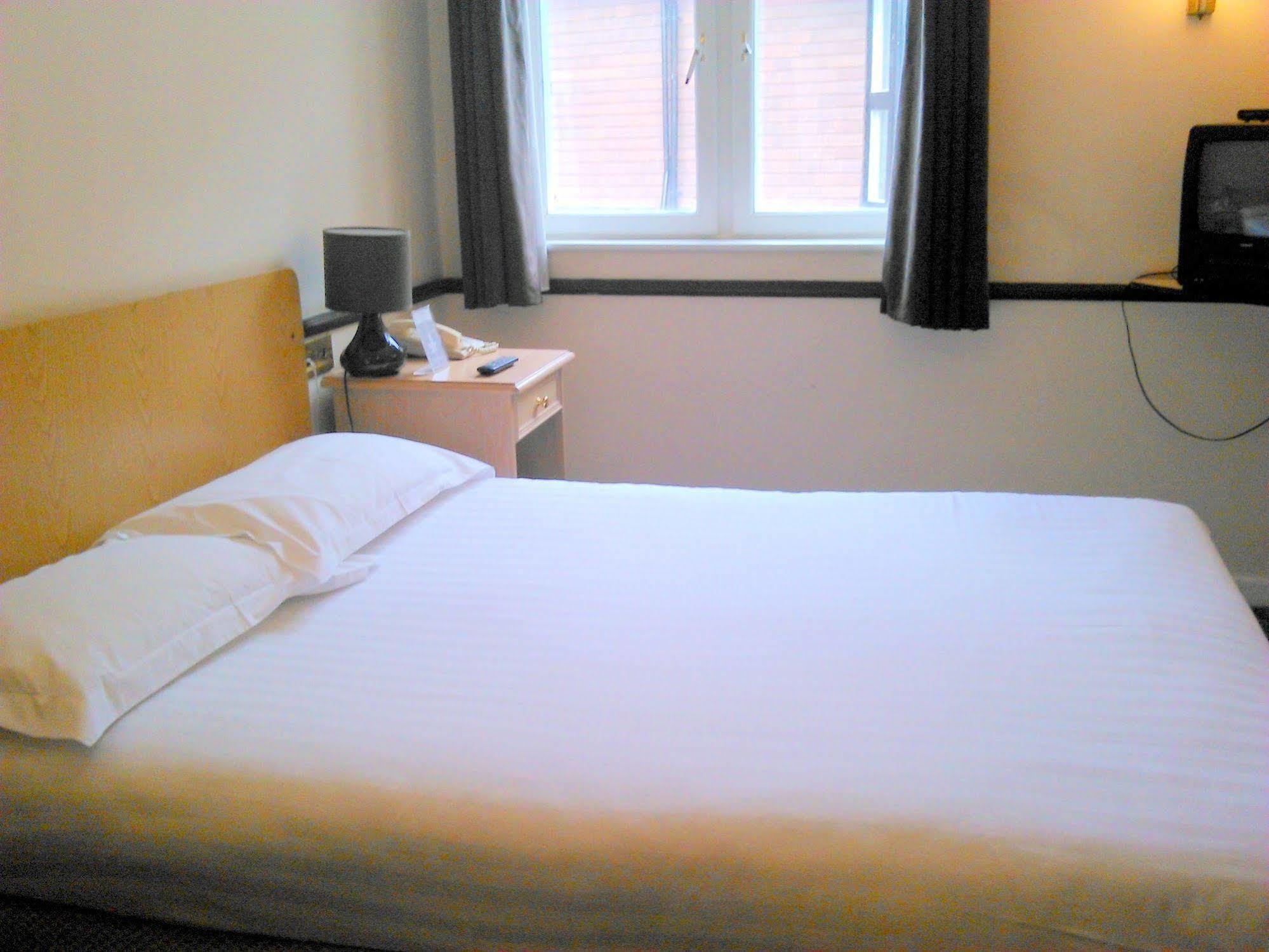 The George Hotel Pangbourne Esterno foto